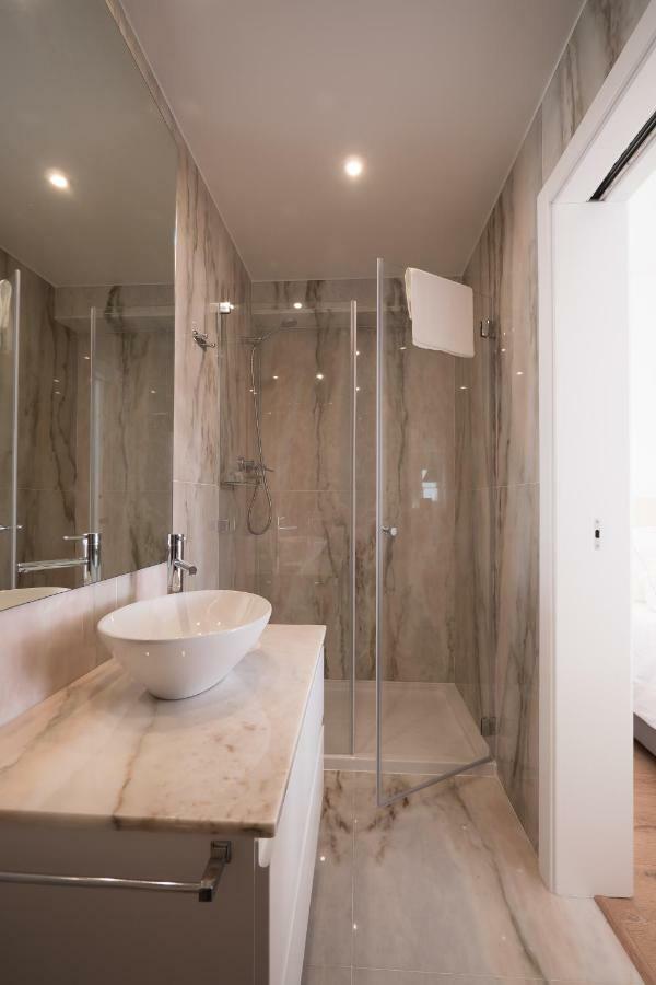 Castle Terrace Exclusive Apartment - Home By The Castle Apartment Лиссабон Экстерьер фото